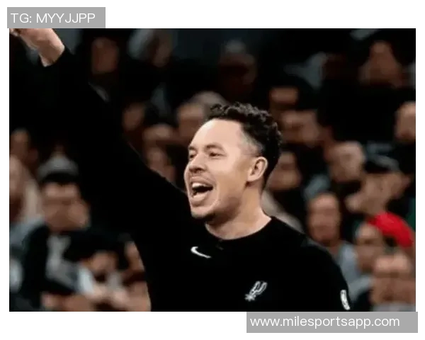 卡斯尔谈三后卫阵容福克斯哈珀球商高助球队发展