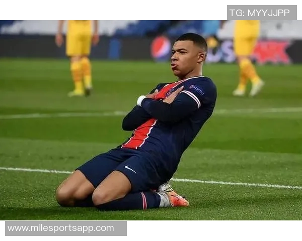 姆巴佩精彩戏耍对手轻松过人射门展现超强个人能力